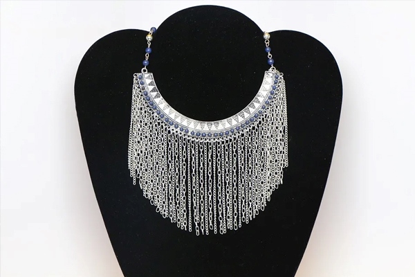 how to photograph a necklace with stand