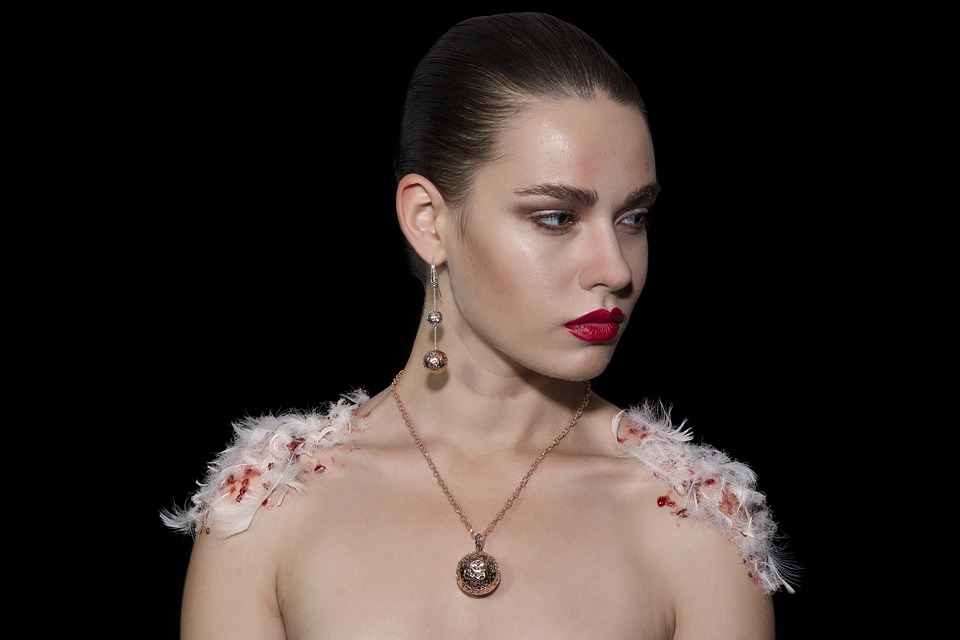 mannequin vs models - what's the best way to photograph jewelry