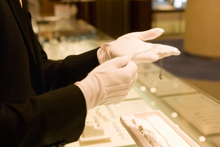 how to enhance the jewelry retail experience