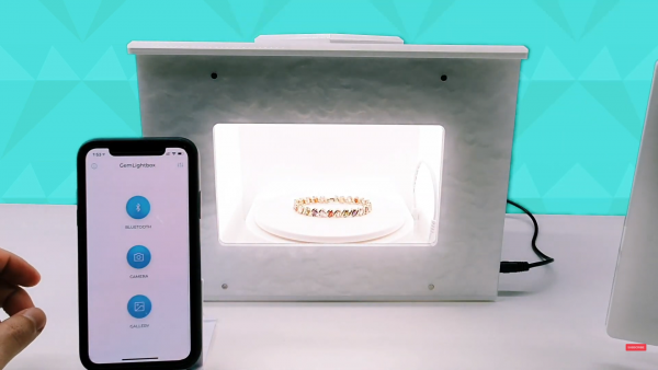 Step 2 place the tennis bracelet inside the GemLightbox