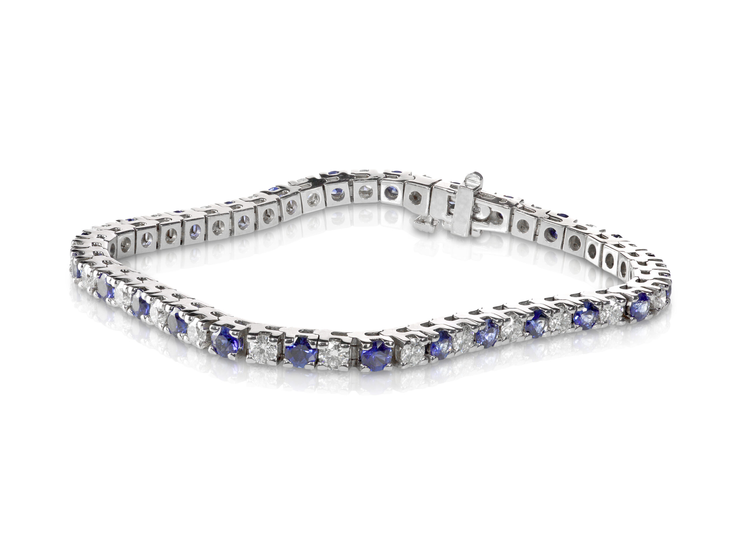 what is a tennis bracelet?