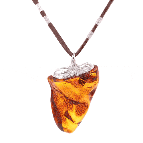 Amber photographed with GemLightbox