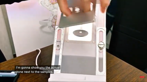 Step 2. Place the diamond on the gem holder