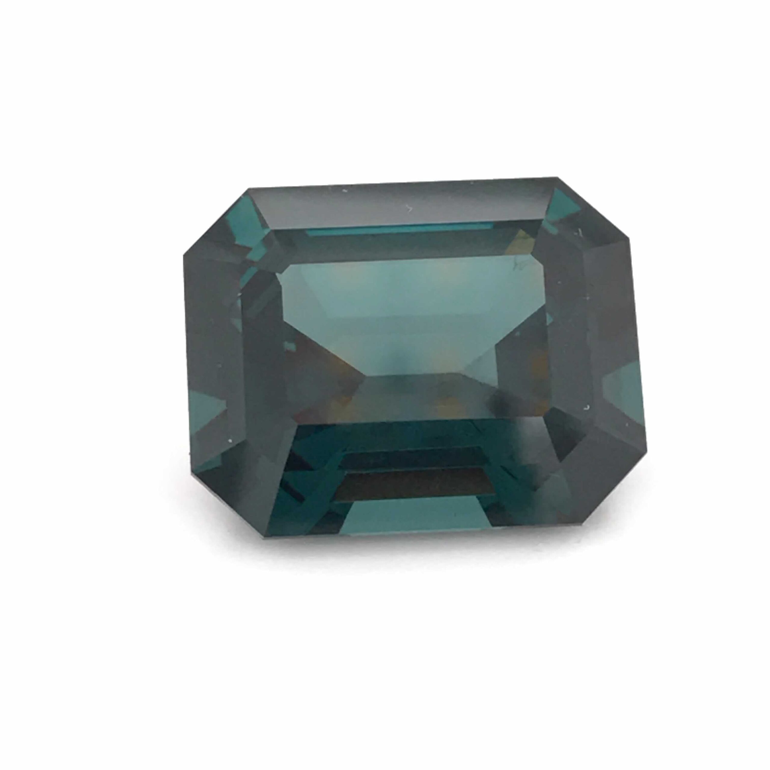Alexandrite photographed with the GemLightbox