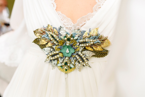Holiday jewelry trends – brooches