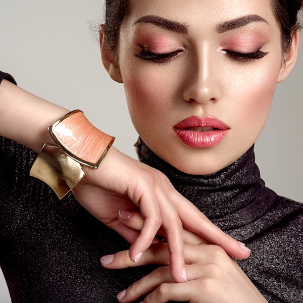 Holiday jewelry trends – bulky bangles