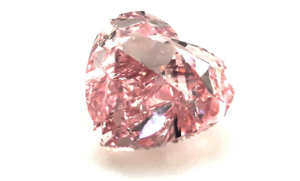 Heart shaped gemstone captured with GemLightbox Macro