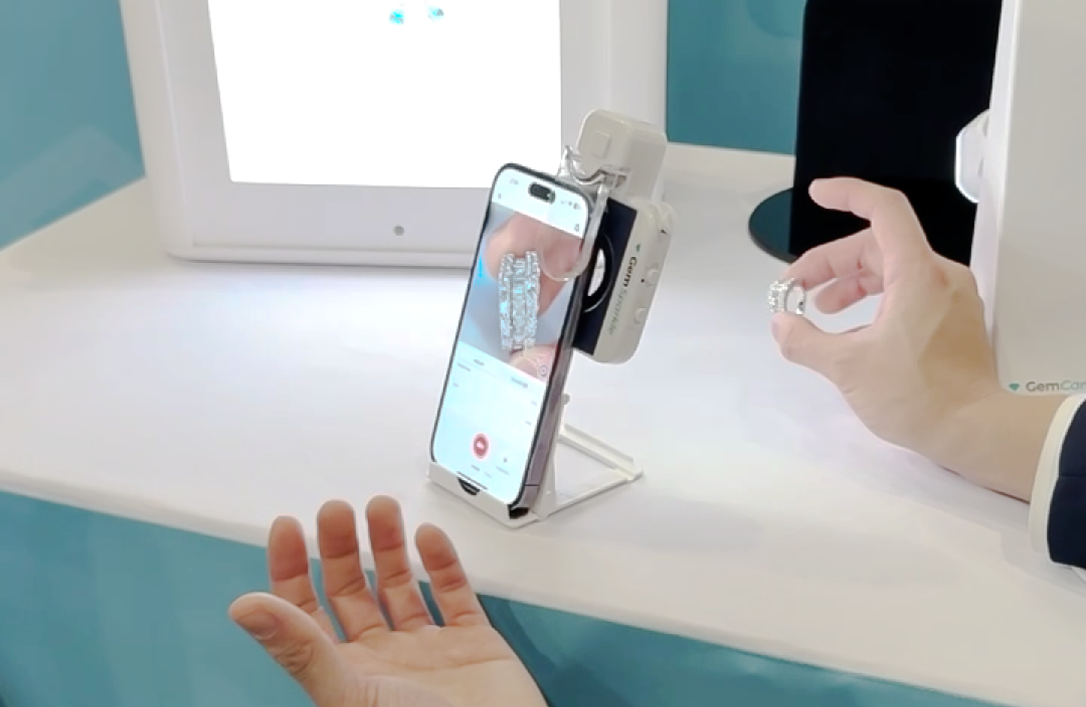 How to Get Crisp, Close Up Jewelry Videos for Instagram