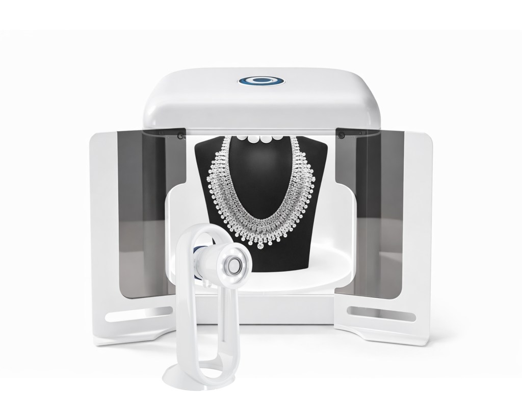 The GemLightbox Max is best paired with the GemCam Pro