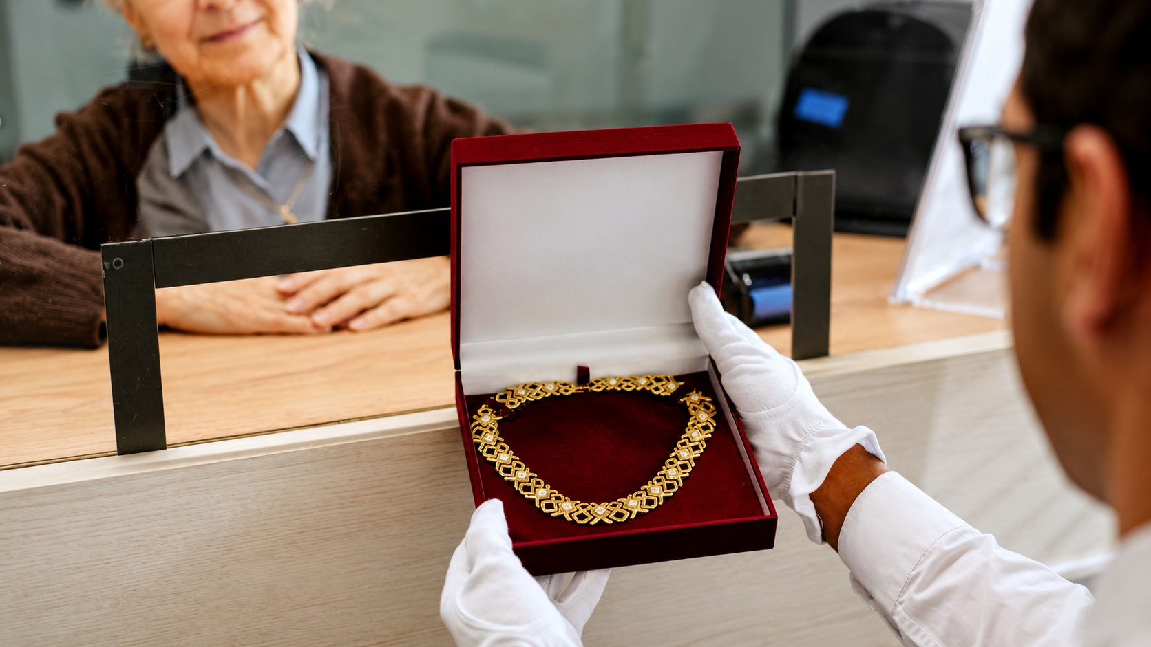 Why Independent Jewelers Should Run Authentication Clinics Now